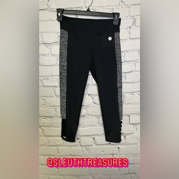 Hollister Cali Sport Capri Leggings Black Gray Sides Bottom Cut Out Size S Logo - Picture 1 of 6